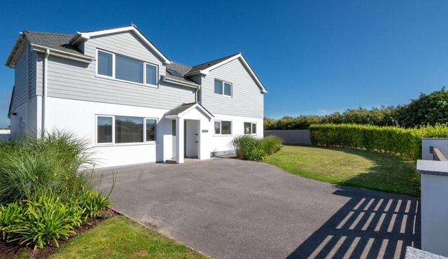 6 Bed in Constantine Bay (oc-p00571)