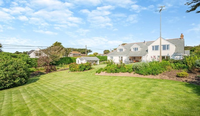 6 Bed in Constantine Bay (oc-l27699)
