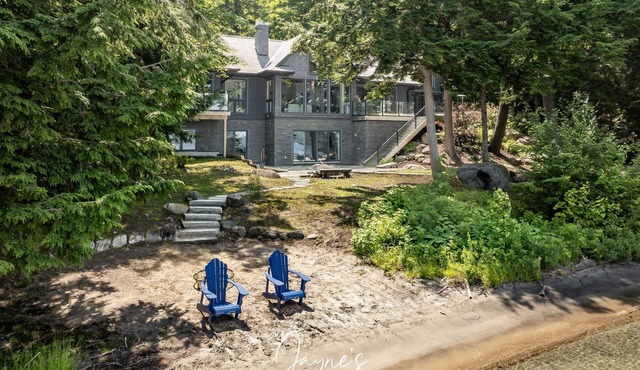 7 bed 5 bath cottage on Lake Joseph + Bunkie with an incredible Beach