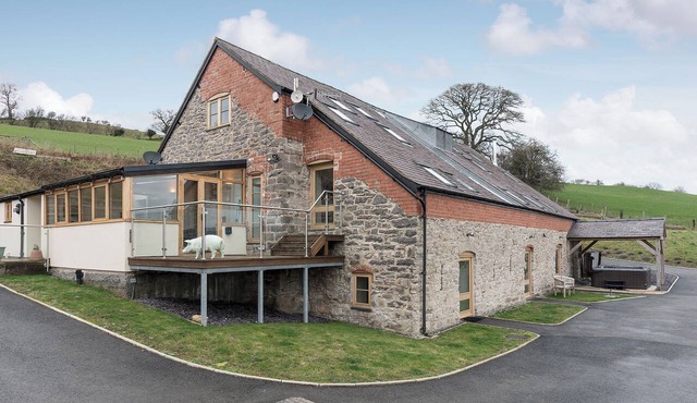 7 bedroom accommodation in Pwllglas, near Ruthin