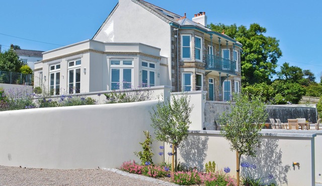 8 bedroom accommodation in Porthpean, near Charlestown