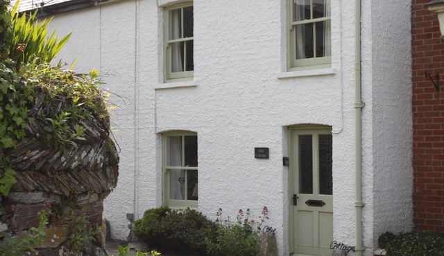 A Delightful 19th Century Beamed Cottage In Trevone Bay, 3 Mins From The Beach
