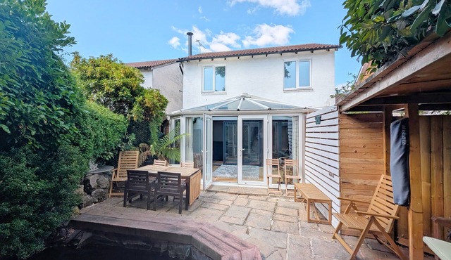 A family house that sleeps 8 guests in 4 bedrooms