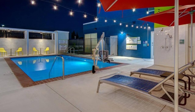 A Place To Reconnect! 4 Spacious Units, Parking, Pets Allowed, Free Breakfast!