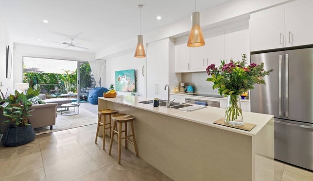 Abbey's Burleigh Haven. 2 Min Walk to James Street