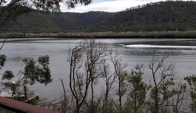 Absolute waterfront home on the Hawkesbury River perfect for fishing & relaxing in Gunderman