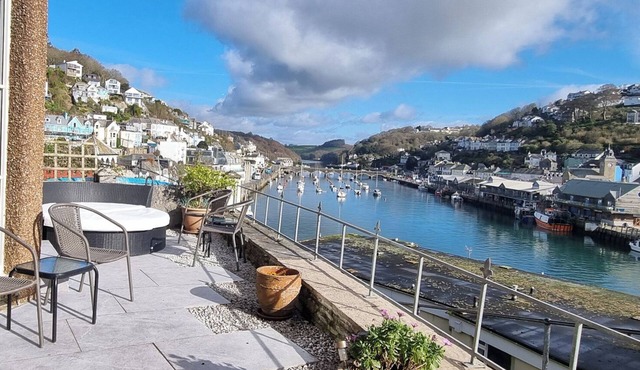 ALBANY, pet friendly, country holiday cottage, with a garden in Looe