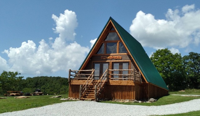 Amazing A frame cabin on RP Ranch- 4 mins from Gilbert & Buffalo National River