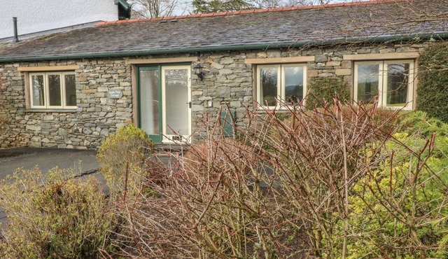 APPLE TREE COTTAGE, with a garden in Troutbeck Bridge