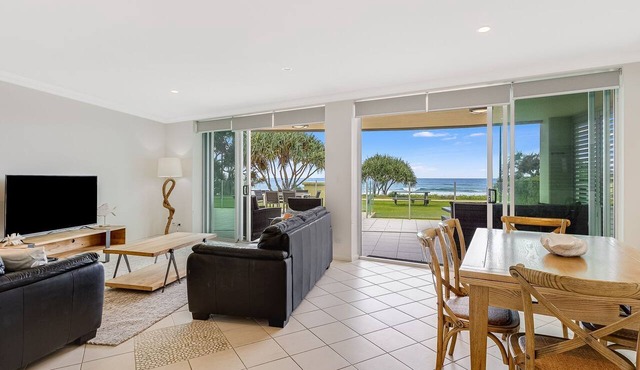 Aqua Solai 1 - Absolute Beachfront Tugun
