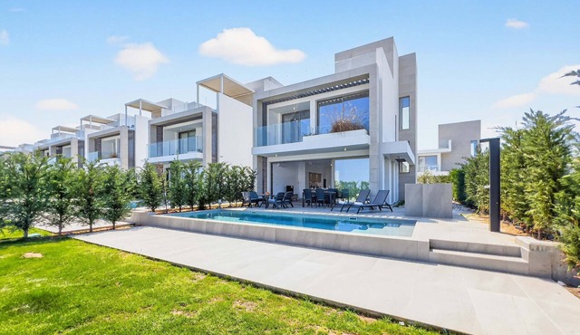 Azure Harmony Villa by Marc +Private Pool+SeaView