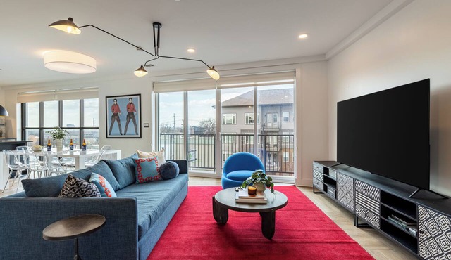 Bachelor Party Pad, 5 Minutes to Broadway + Private Balcony | Last Call