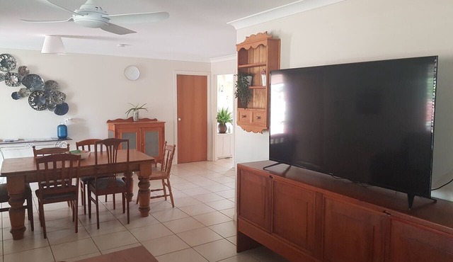 BANYA BLISS - quiet, cosy unit close to beach, cafes, bowls club and RSL