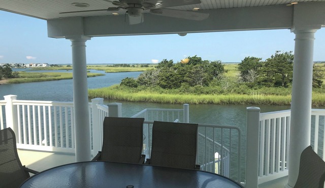 Bayfront Beauty - Delightful 6-bedroom house with AC in Avalon