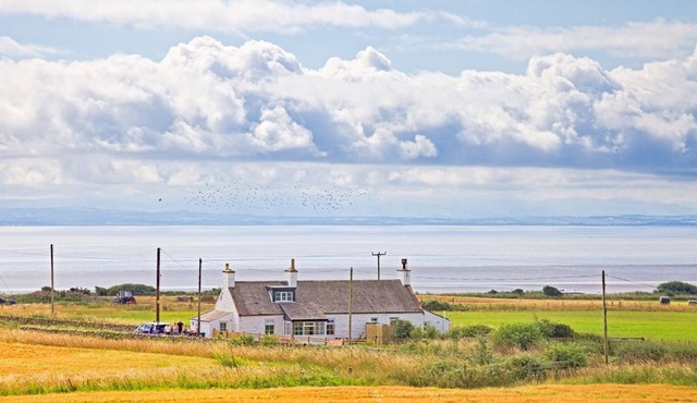 Beachcombers - a cottage that sleeps 12 guests in 6 bedrooms