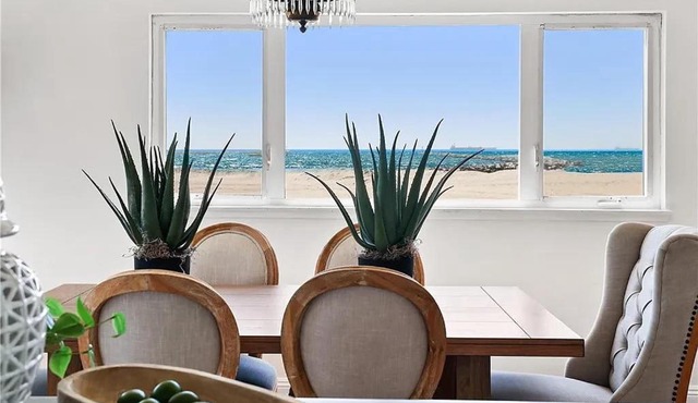 Beachfront 3 Bedroom 3 Bath In Seal Beal, Ca