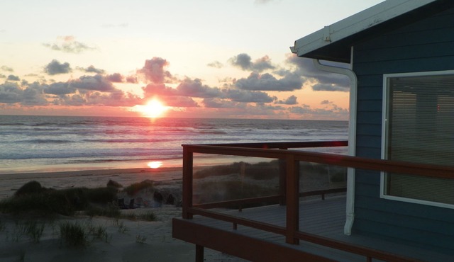 BEACHFRONT, AWESOME VIEWS & EASY BEACH ACCESS. 5 bedrooms, 4 baths. 2 Kitchens.
