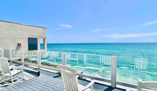 Beachfront Fun, Classic Beach House w/Fire Ring in Oceanside