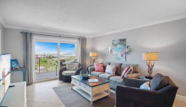 Beachfront Views + Amazing Amenities – Islander 512