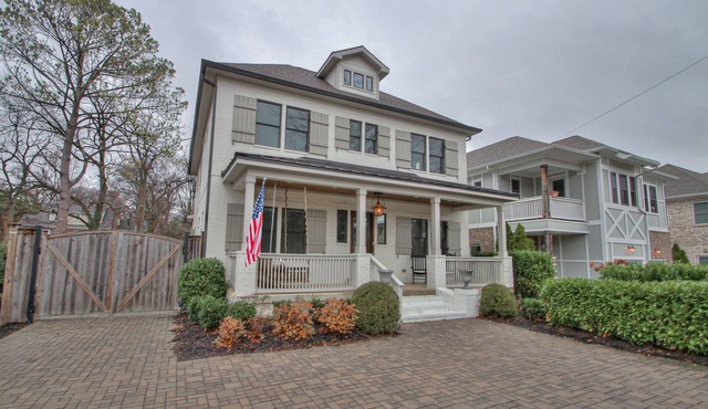 Beautiful Luxury Home Near 12th South w/Front Porch and Deck