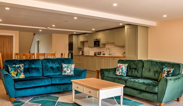 Beautiful villa for 8 guests with hot tub, WIFI and pets allowed