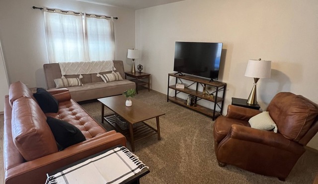 Beautifully furnished 2 bed 1 bath apartment in central location. Sleeps 5