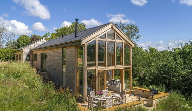Beautifully presented holiday home in the Cotswolds with amazing views - The Tractor Shed