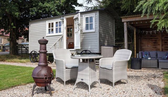 BELLWETHER, romantic, country holiday cottage in Helmsley
