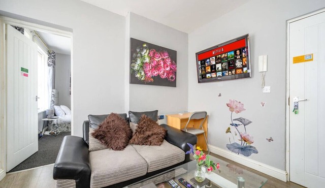 BK-A Comfy 1-Bed Apartment Near Leeds Centre