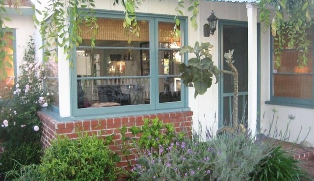 Blessing Cottage: A Vintage Cottage 2 blocks from the beach