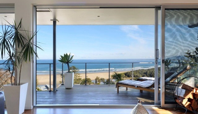BLUE SALT-Spectacular water views. Wood Burner Fire. 15% discount all winter.