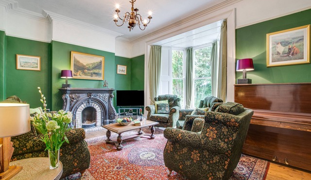 Boslandew House - Seven Bedroom House, Sleeps 12