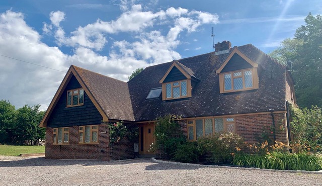 Brackenside , Angmering - a country house that sleeps 12 guests in 6 bedrooms