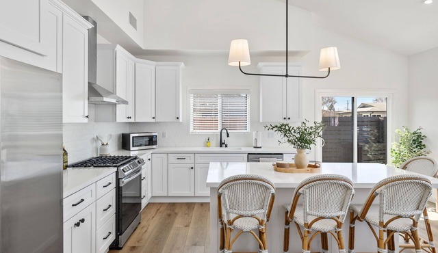 Brand new coastal modern 3 bedroom home in Hawthorne with A/C