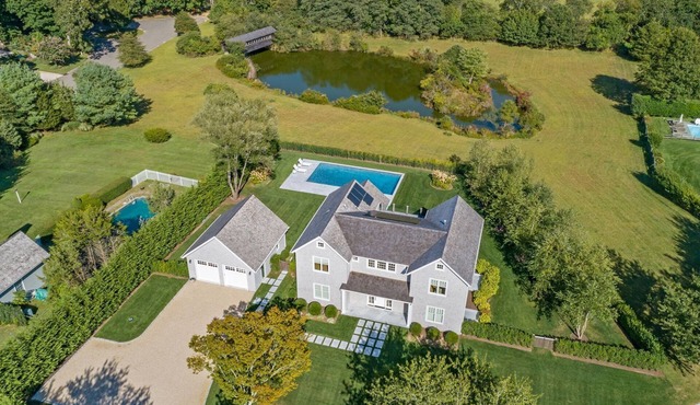 Bridgehampton on Private Cul-de-sac overlooking pond in Bridgehampton