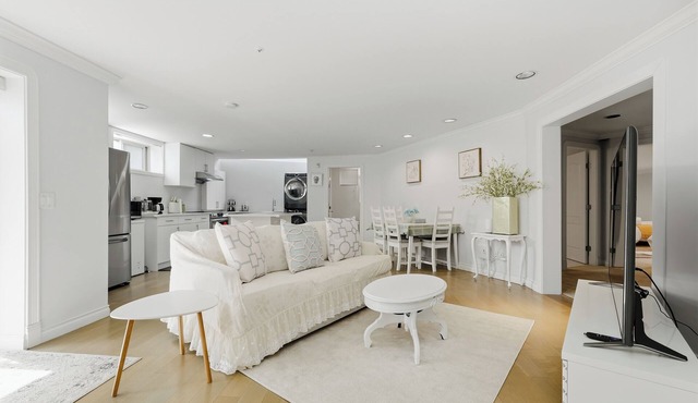 Bright 3BR Home Near UBC & Vancouver Hotspots
