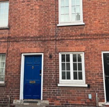 Bright & fresh, 3 storey market town house, Newent