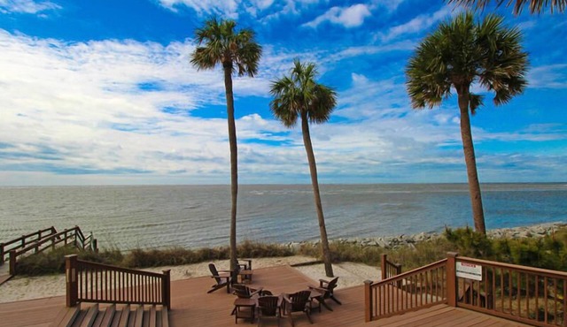 Bright Ocean View Condo Steps From Dining, Golf, Pool, & Beach