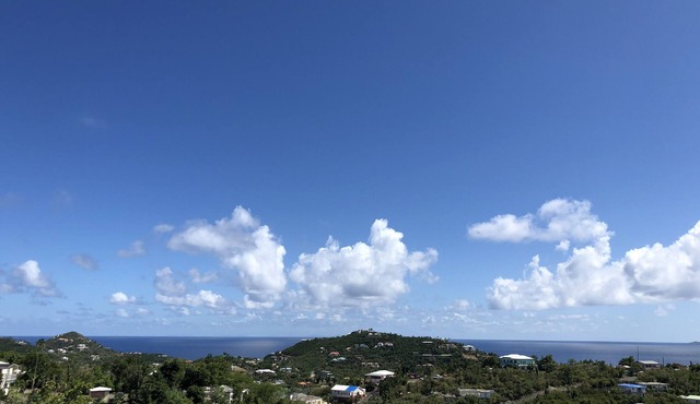 Bright Ocean View Studio - AC, Wi-Fi, generator 1 mile to Cruz Bay