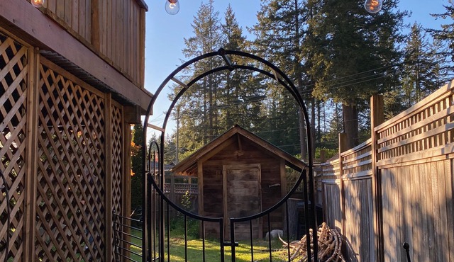 Bright, recently remodelled 3 bed guest suite with kitchenette,