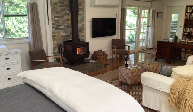 Broughton Studio - On 5 pristine acres just 5klm/5 minutes easy drive from Berry