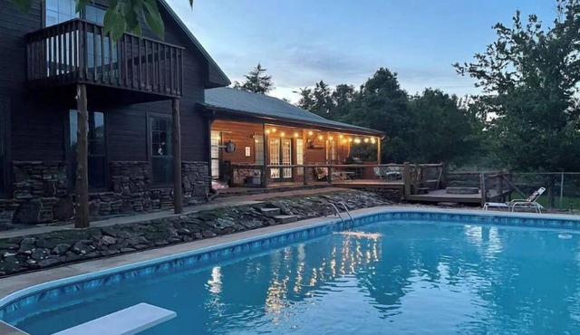 Buffalo River Cabin-privt Pool/Hot Tub/Game Room!
