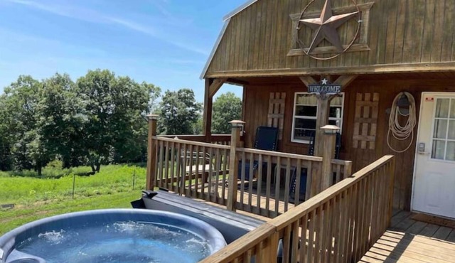 Buffalo River Cowboy Cabin Getaway and HOT TUB!