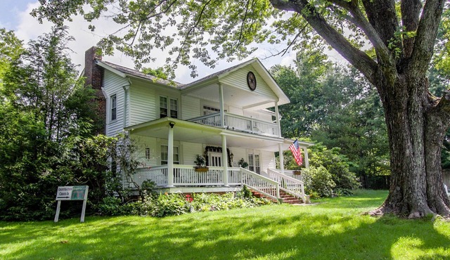 Buffalo Tavern Bed & Breakfast