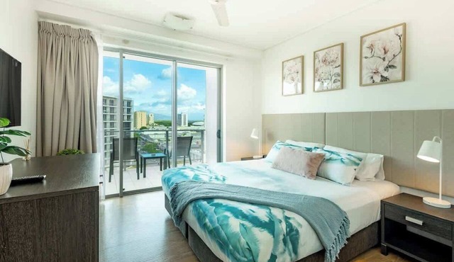 Cairns Central—Steps to Waterfront Dining & Marina