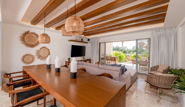 Cancun 2 BR Luxury Vila with Resort Amenities