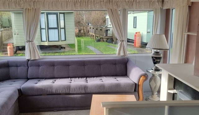 Caravan - Sleeps 8, pet Friendly