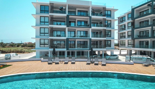 Carisa Elysium Larnaca