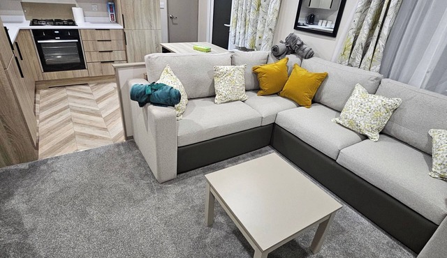 Carnforth - Caravan - sleeps 6 - Dog Friendly in Carnforth