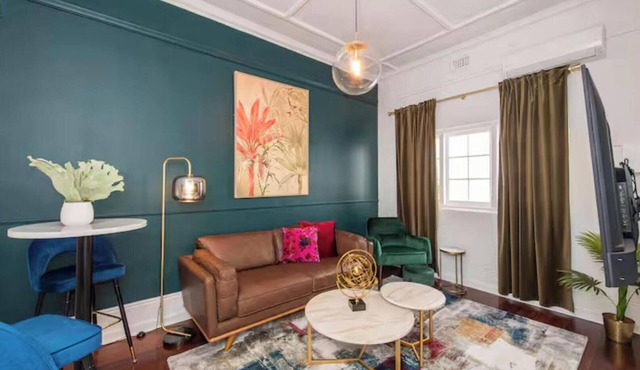 Central 1BDR APT in West Perth with Parking
